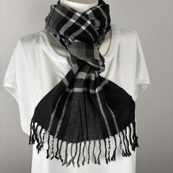 Burberry Accessories - Vintage Burberry Lambswool Scarf Black Cream